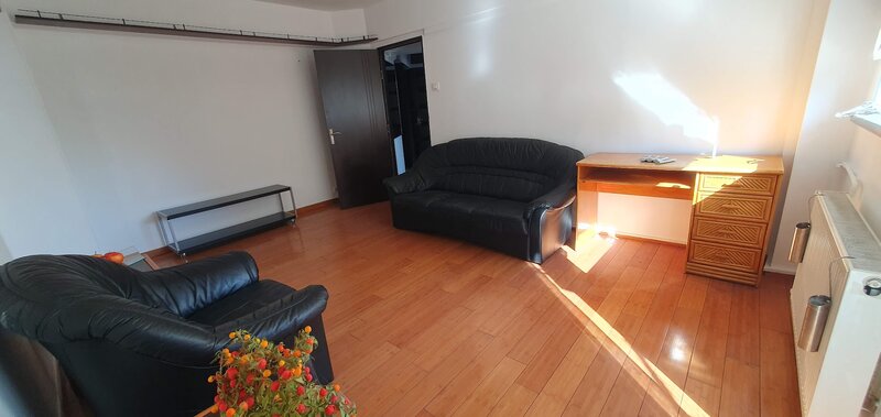 Piata Universitatii,  bloc 1980 cu centrala, parcare, pet friendly, ANAF