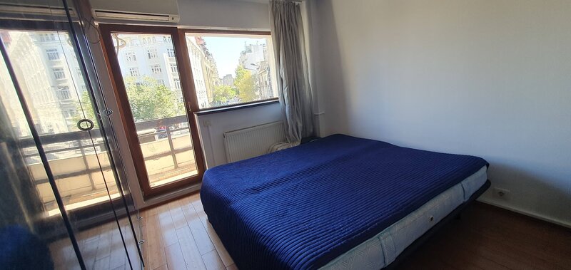 Piata Universitatii,  bloc 1980 cu centrala, parcare, pet friendly, ANAF