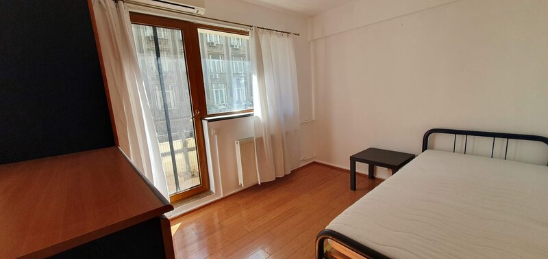 Piata Universitatii,  bloc 1980 cu centrala, parcare, pet friendly, ANAF