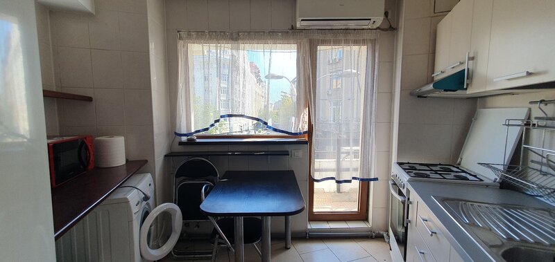 Piata Universitatii,  bloc 1980 cu centrala, parcare, pet friendly, ANAF