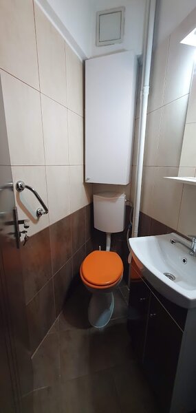 Piata Universitatii,  bloc 1980 cu centrala, parcare, pet friendly, ANAF