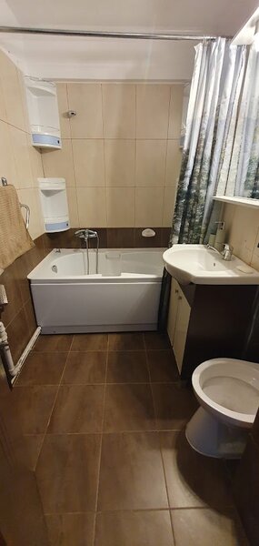 Piata Universitatii,  bloc 1980 cu centrala, parcare, pet friendly, ANAF